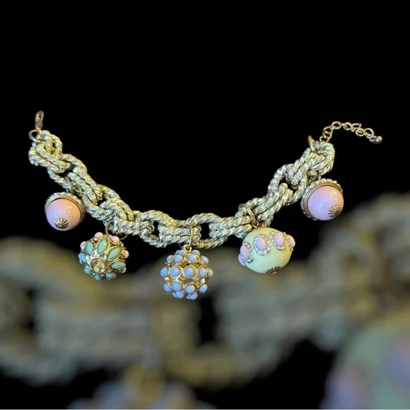absolutely beautiful, gold tone, chunky bracelet with round ball decorations A - Picture 1 of 2